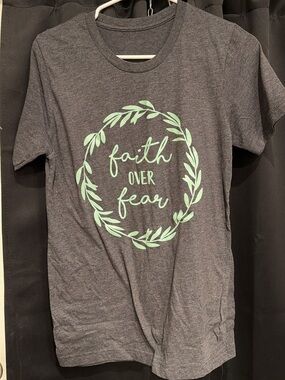 Faith Over Fear Graphic Tee - Gray with Mint Print